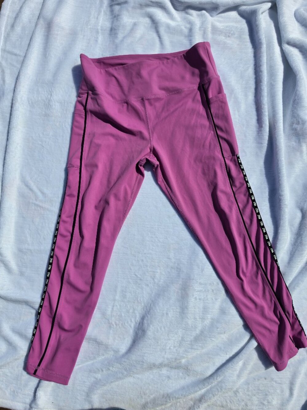 Magenta Light & Tight High Rise Capri - Size 14-16